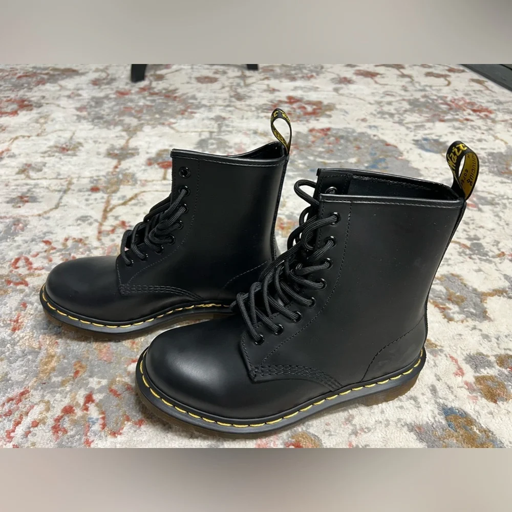 Cool shoes - Picture 3 of 5